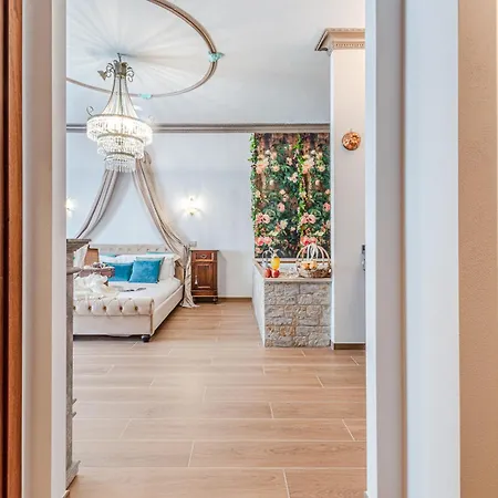 Altalena Luxury And 4*